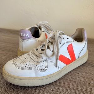 Veja V-10 Sneakers - Size 8